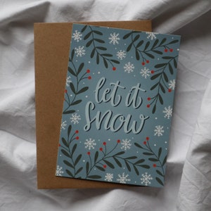 Winterliche Karte mit Illustrationen "let it snow", Postkarte mit Umschlag, blau