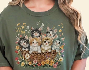 Vintage 90s Cottagecore Cat Sweatshirt with cute kittens and wildfowers – Floral Wildflower Sweater for Cat & Nature Lovers, Mother's Day