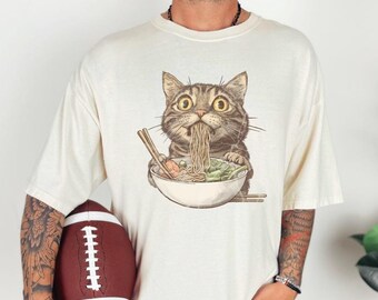 Comfort Colors Tabby Cat Ramen T-Shirt, Brown Tabby Cat eating Ramen noodles, Cat Lover, Japanese, Foodies Shirt, gift for her, gift for him