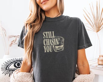 Camiseta corta Still Chasin' You: Camiseta de concierto country con colores cómodos