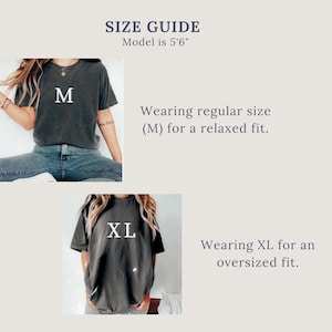 Puede incluir: Gr&aacute;fico de gu&iacute;a de tallas con texto: "GU&Iacute;A DE TALLAS La modelo mide 5'6"" y dos im&aacute;genes de una camiseta gris oscuro. Una imagen muestra una camiseta de talla "M", la otra una camiseta "XL". El texto indica el ajuste de cada talla.
