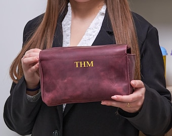 Cosmetic travel bag, Makeup pouch leather, Personalized makeup bags for women, Travel makeup organizer, Leather cosmetic pouch