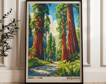 Op de afbeelding: Een ingelijste kunstdruk met een levendige illustratie van Sequoia National Park in Californië. De afbeelding toont torenhoge mammoetbomen met roodbruine stammen, weelderig groen gebladerte en een pad dat door het bos slingert.