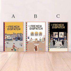 Puede incluir: Tres carteles coloridos con el título "The French Dispatch" en texto negro sobre fondo amarillo, blanco y negro. Cada cartel presenta una escena diferente de la película.