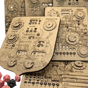 Puede incluir: Tableros de juego de madera cortados con láser con diseños grabados y diales para rastrear estadísticas. Los tableros presentan áreas para HP, clase de armadura y otros elementos del juego. Una colección de dados rojos y negros está en primer plano.