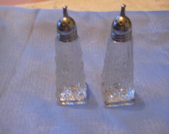 Vintage SALT and PEPPER Clear Glass Kitchen Diner Service Toll Decoration