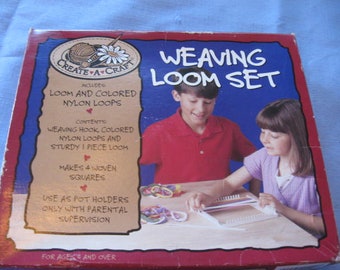 Vintage Weaving Loom Set By Create-A_Craft Great for making Potholders