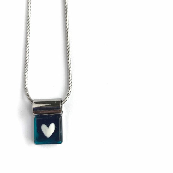 Collier délicat coeur turquoise | verre peint à la main par azurine