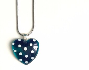 Pendantif coeur turquoise à pois sur chaîne en acier inoxydable - peint à la main par azurine