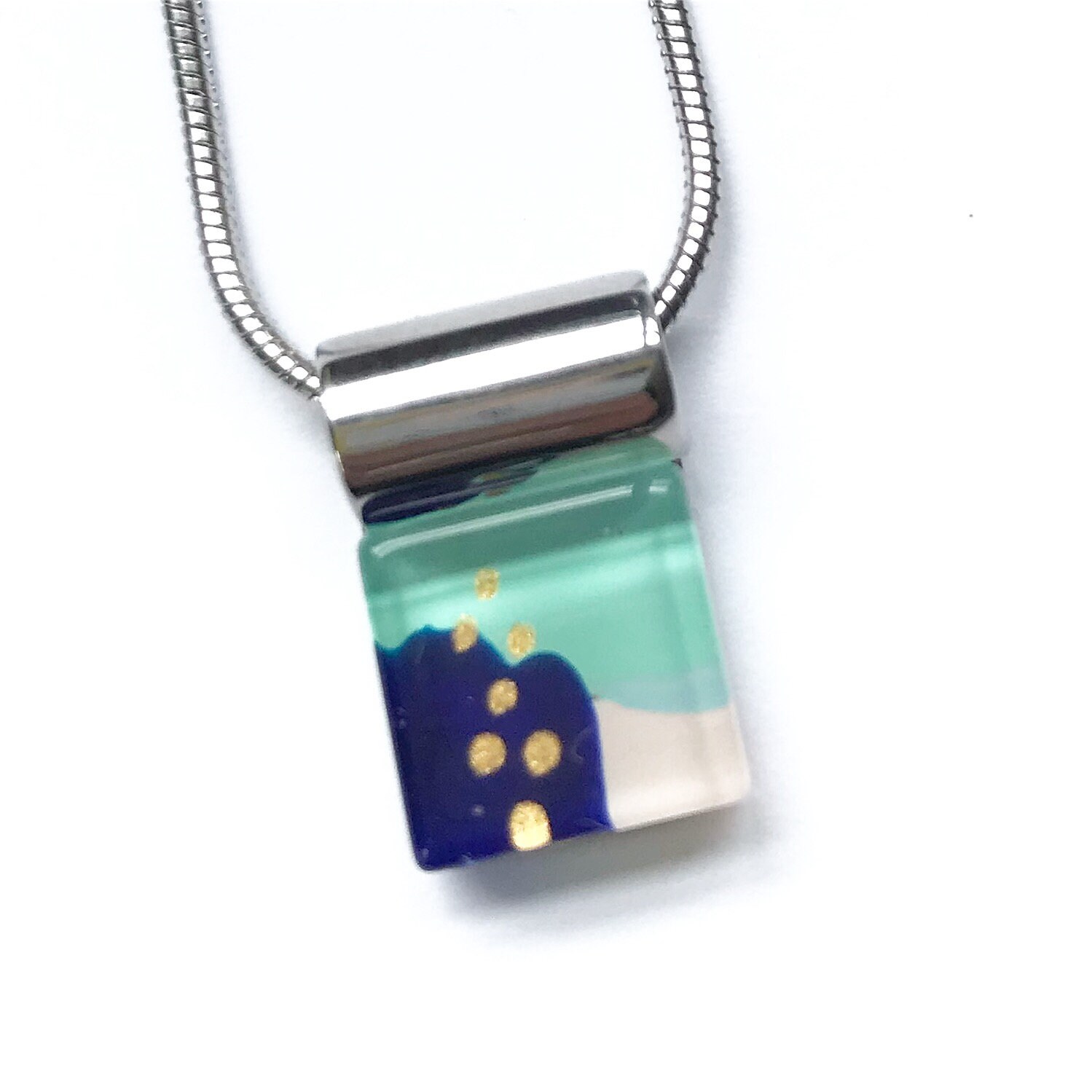 Collier Oriental Ancien En Verre Bleu Avec Motifs Et écritures Dorées - Bijou D'occasion à Identifier