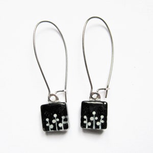 Boucles d'oreilles noires | feuillage | verre peint à la main par azurin