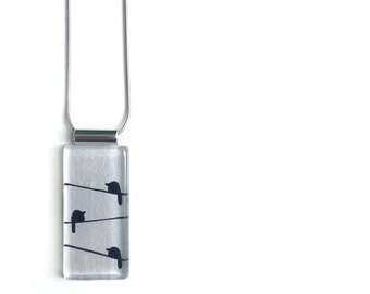 Vogel Halskette | Silber und Schwarz | an Edelstahlkette | handbemaltes Glas von Azurine
