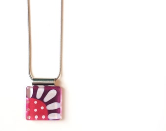 Flower necklace | pink | daisy |  on stainless steel chain | handpainted glass by azurine