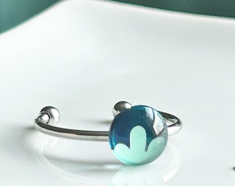 Tiny delicate ring | teal and mint green | stainless steel | handpainted glass by azurine