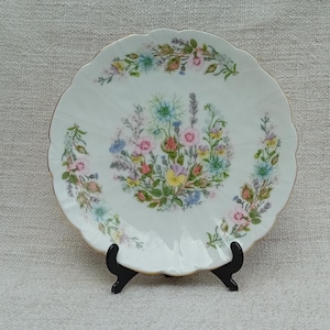 Aynsley Wind Tudor Plate Plate Floral Design Started Plate