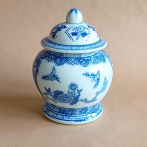 Chinoiserie Vintage  Cinese Porcelain Blue & White Bird Ginger Jar | Spice | Storage | Caddy | Preservative Hand-Painted Jar