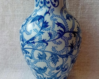 Oriental Blue And White Chinoiserie Hand-painted Decorative Fluted Vase