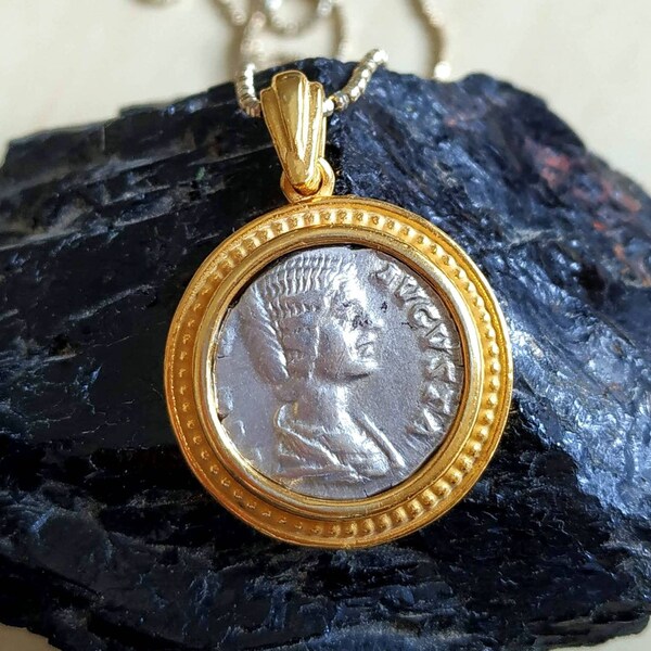 The Julia Necklace
