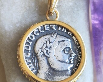 Collar con moneda del emperador romano Diocleciano: réplica de moneda colgante en plata y oro