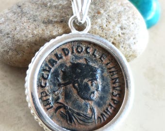 QUEEN」の刻印入りアンティークシルバーメッキメダル、8 mm、ミニマ