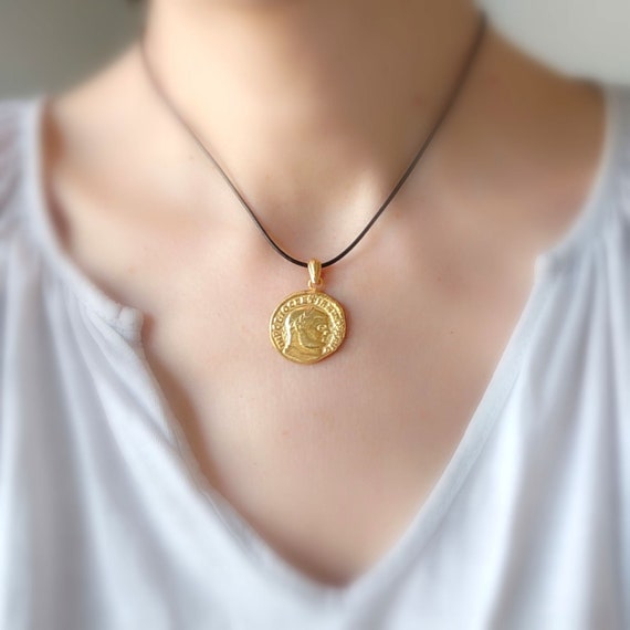 Roman style shop necklace