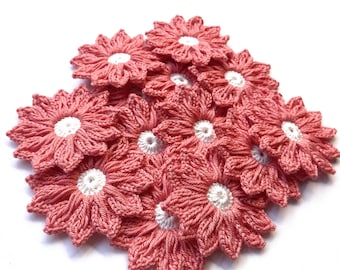 Daisy Crochet Flower Set von 12 - Häkelblume Applikation, Scrapbooking, Spitzen, Verzierung, Häkelapplikation Blumen; Motiv & Aufnäher
