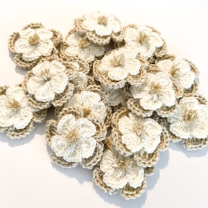 Set di fiori all'uncinetto da 16 fiori -- Applique floreale, scrapbooking, rifiniture, abbellimenti, motivi e toppe