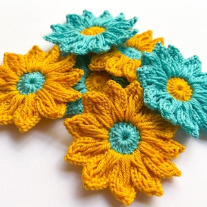 Daisy Crochet Flower Set von 12 - Häkelblume Applikation, Scrapbooking, Spitzen, Verzierung, Häkelapplikation Blumen; Motiv & Aufnäher