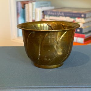 Vintage Brass Planter 4.5" Swirl Design • Small Mid-Century Cachepot India • Bohemian Grandmillennial Shelf Decor • Heavy Weight Decorative