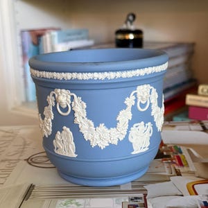Vintage Wedgwood Blue Jasperware Planter Made in England, Lion Head Cachepot, Neoclassical Cache Pot, English Cottage Decor, Blue White Vase