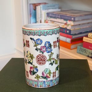 Chinese Porcelain Brush Pot Vase, Famille Rose Chinoiserie Pencil Holder, Vintage Asian Makeup Brush Holder, Desk Organizer Decor