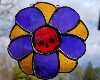 Daisy Skull sun catcher, stained glass flower, Halloween decor, spooky cute flower