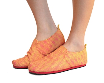 Sz. 7 Fuschia Gold Circuit Canvas/Rubber Lightweight Slip On Shoe