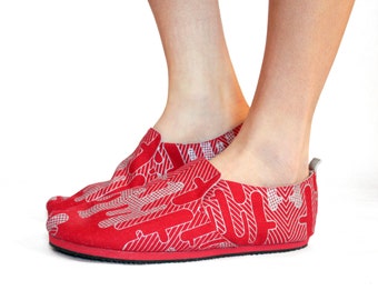 Sz. 10 Red Silver Cactus Canvas/Rubber Lightweight Slip On Shoe