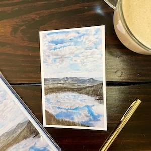 Carte de voeux stationnaire aquarelle ciel bleu pour carte d'anniversaire pour garçon Carte de peinture de paysage de montagne bleue pour baby shower pour lui