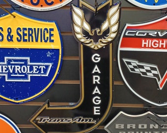 Letrero metálico de Trans Am Garage con flecha doblada. Decoración para garaje Pontiac para hombres. Regalos de cumpleaños número 16 para él. Ideal para inauguración de casa, espacio masculino o club de autos. Regalo de intercambio de regalos.