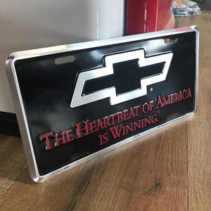 Placa de licença Chevy Placas personalizadas Chevrolet Heartbeat of America está ganhando 16º presente de aniversário Acessórios para carros e caminhões Placa de gravata borboleta Chevy GMC