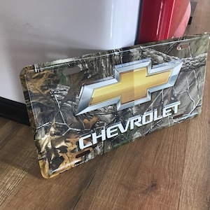 Camo Chevy Placa de Licença Chevrolet Placas de Vaidade Chevy Gravata Borboleta Decoração de Garagem Presentes Masculinos para Namorado Marido Irmão Tio Novo Caminhão Presentes para ele