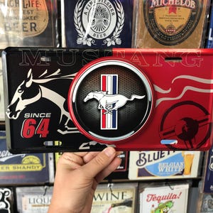Placa de licença do Ford Mustang Mustang desde 64 Placa de vaidade Decoração de parede para berçário de meninos Tema de automóvel Decoração de garagem Ford Presente para marido Presente para esposa