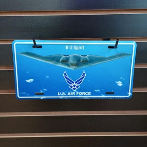 Placa de Licença da Força Aérea dos Estados Unidos USAF B2 Spirit Placa de Vaidade Presentes da Força Aérea para Veteranos Decoração de Garagem Presente de Aposentadoria para Homens Militar