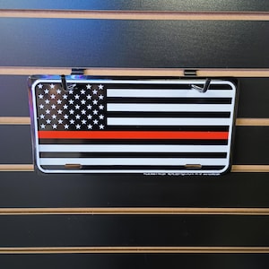 Placa de licença de bandeira de linha vermelha fina, placa de vaidade de resgate de incêndio, decoração de parede com tema de fogo, presentes para bombeiros, bombeiras, presentes para homens e maridos