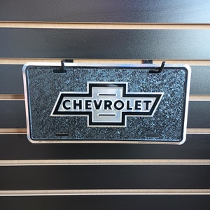 Placa Chevrolet Bowtie Preto Chevy Vanity Plates Decoração de garagem para homens Presente de aniversário para namorado marido pai irmão vovô tio