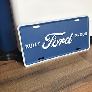 Placa de carro Ford Proud construída Placas Ford Vanity Decoração de garagem para homens Presentes de 16º aniversário para ele Decoração de parede de caverna de homem Presentes de aposentadoria Ford