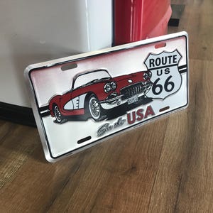 Placa de licença da Rota 66, Corvette vermelho, placa de vaidade, decoração de garagem da América histórica, presente de aposentadoria para homens, presente de aniversário de 16 anos, vintage americana