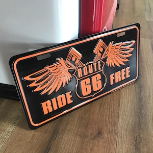 Placa de licença da Rota 66 Passeio Placa de vaidade gratuita Placa histórica da Rota 66 Placas Decoração de garagem Decoração de festa temática de viagem para homens 16º aniversário Presentes de carro para ele