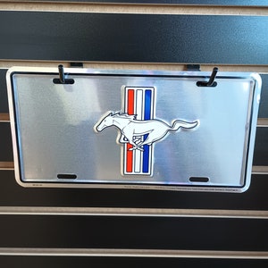 Ford Mustang Placa de licença Silver Mustang Vanity Plate Meninos Berçário Decoração de parede Tema de carro americano Decoração de garagem Presente para marido e esposa