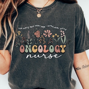 Onkologie Squad T-Shirt, Onkologie Krankenschwester Sweatshirt, Onkologie Team Shirt, Wildblumen Krebs Krankenschwester Geschenk, Onkologie Krankenschwester Tee