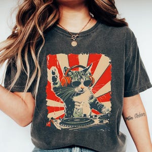 Cool DJ Cat T-shirt, Funny Cat With Headphones Shirt, Stylish Cat Lovers Gift, DJ Cat Kitty Sweatshirt, Trendy Cat Graphic Shirt