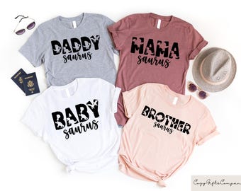 Mama Saurus Daddy Saurus T-Shirts, passende Familie Dinosaurier Shirts, Geburtstag passendes Sweatshirt, lustiges Geburtstag T-Shirt, Dinosaurier Outfit