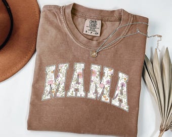 Camiseta para mamá Comfort Colors®, camiseta floral para mamá, regalo para el Día de la Madre, top preppy para mamá, camiseta retro con frase de mamá, camiseta linda para mamá, ropa para mamá